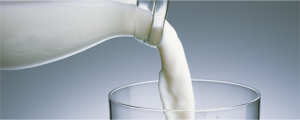 イアトリズム事典 知っておきたい『食品と栄養』で食品成分表 乳製品 に用いられる ミルク の流れる情景
